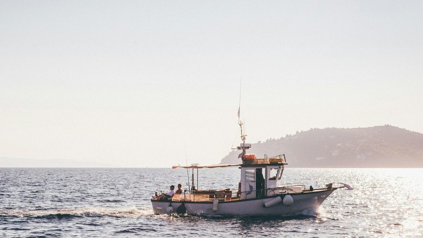 A Chesapeake crab boat heading in with the day catch